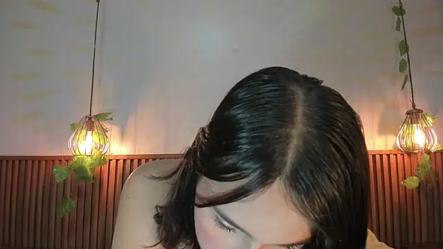 Snapshot of AmelieCooper chatting on May 20, 2026, 7:42 pm AmelieCooper online show from May 20, 2026, 7:42 pm