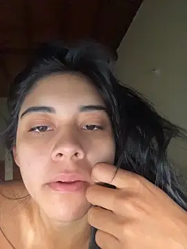 Snapshot of mia_moonna chatting on May 25, 2026, 1:39 pm mia moonna online show from May 25, 2026, 1:39 pm