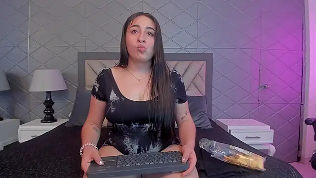 Snapshot of CharyLin chatting on May 22, 2026, 4:41 am CharyLin online show from May 22, 2026, 4:41 am