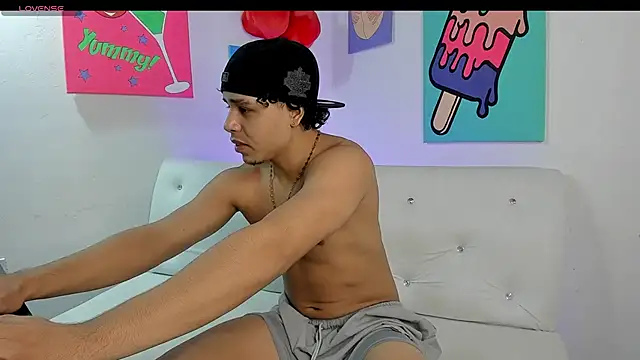 Bol Adrian online show from April 28, 2026, 11:43 pm