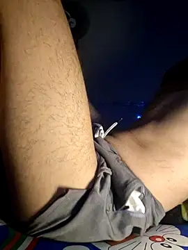 minhhoang2008 online show from April 27, 2026, 2:04 pm