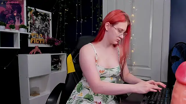 Snapshot of Queen_Milena chatting on July 13, 2026, 2:58 am Queen Milena online show from July 13, 2026, 2:58 am