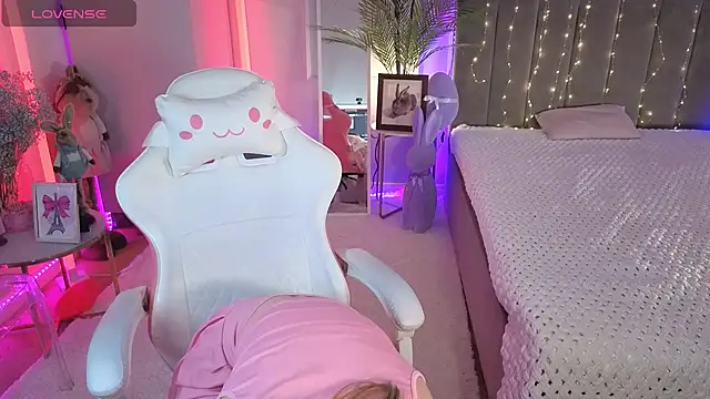 Snapshot of Dayana_Mood chatting on June 12, 2026, 6:45 am Dayana Mood online show from June 12, 2026, 6:45 am