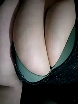 Snapshot of beauty-curvy chatting on April 30, 2026, 1:06 pm beauty-curvy online show from April 30, 2026, 1:06 pm