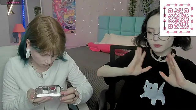 Snapshot of Lilac-Muse chatting on May 15, 2026, 11:17 am Lilac-Muse online show from May 15, 2026, 11:17 am