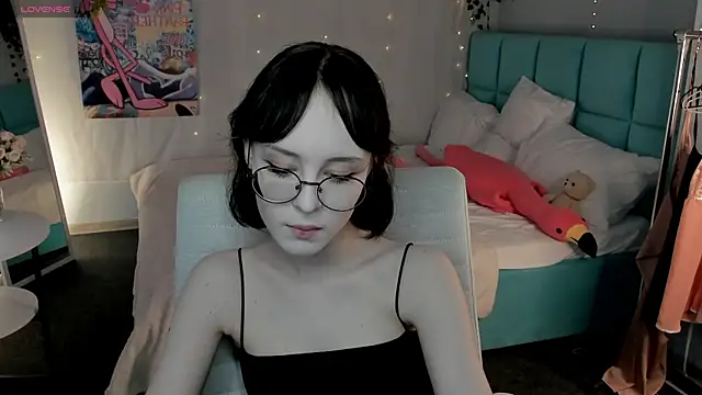 Lilac-Muse online show from July 11, 2026, 11:13 am
