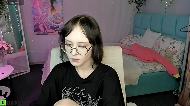 Lilac-Muse online show from July 23, 2026, 11:19 am
