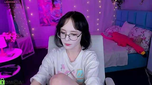 Lilac-Muse online show from July 26, 2026, 11:06 am