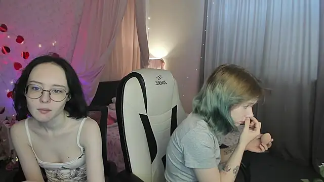 Snapshot of Elira_Vane chatting on May 29, 2026, 3:15 am Elira Vane online show from May 29, 2026, 3:15 am