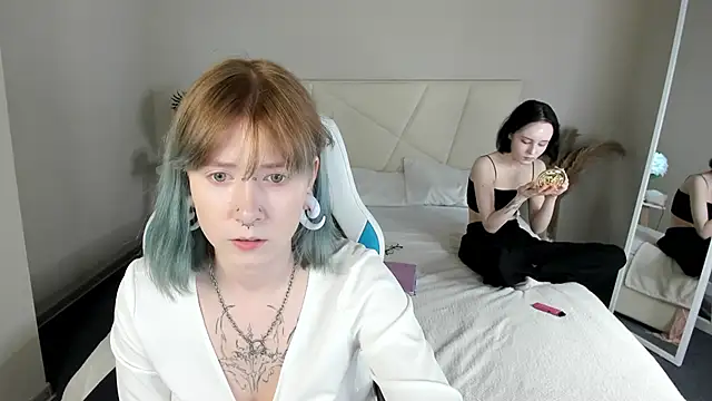 Snapshot of Elira_Vane chatting on June 4, 2026, 3:01 am Elira Vane online show from June 4, 2026, 3:01 am