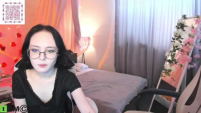 Snapshot of Elira_Vane chatting on June 5, 2026, 6:52 am Elira Vane online show from June 5, 2026, 6:52 am
