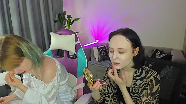Snapshot of Elira_Vane chatting on June 7, 2026, 2:59 am Elira Vane online show from June 7, 2026, 2:59 am
