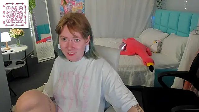 Snapshot of Elira_Vane chatting on June 10, 2026, 2:56 am Elira Vane online show from June 10, 2026, 2:56 am