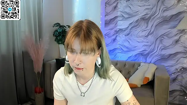 Snapshot of Elira_Vane chatting on June 15, 2026, 10:39 am Elira Vane online show from June 15, 2026, 10:39 am