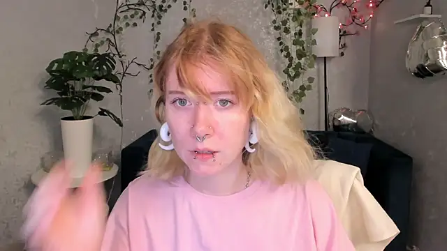 Snapshot of Elira_Vane chatting on June 22, 2026, 3:08 am Elira Vane online show from June 22, 2026, 3:08 am