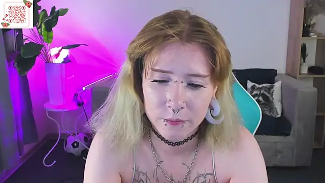 Snapshot of Elira_Vane chatting on June 25, 2026, 5:12 am Elira Vane online show from June 25, 2026, 5:12 am