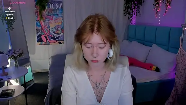 Snapshot of Elira_Vane chatting on July 1, 2026, 2:57 am Elira Vane online show from July 1, 2026, 2:57 am