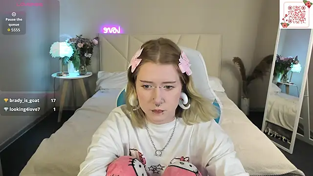 Snapshot of Elira_Vane chatting on July 2, 2026, 3:23 am Elira Vane online show from July 2, 2026, 3:23 am