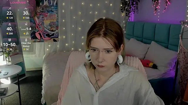 Snapshot of Elira_Vane chatting on July 5, 2026, 3:02 am Elira Vane online show from July 5, 2026, 3:02 am