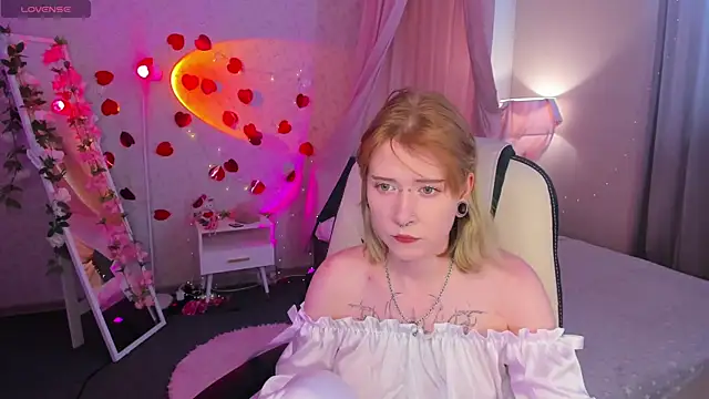 Snapshot of Elira_Vane chatting on July 7, 2026, 2:58 am Elira Vane online show from July 7, 2026, 2:58 am