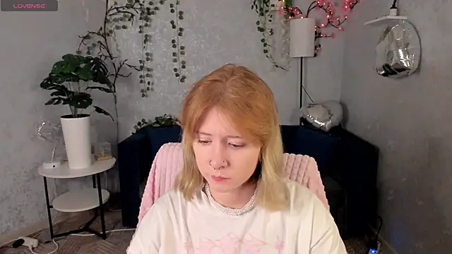 Snapshot of Elira_Vane chatting on July 13, 2026, 2:58 am Elira Vane online show from July 13, 2026, 2:58 am