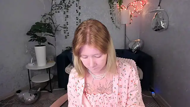 Snapshot of Elira_Vane chatting on July 15, 2026, 3:01 am Elira Vane online show from July 15, 2026, 3:01 am
