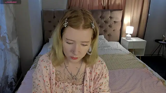 Snapshot of Elira_Vane chatting on July 20, 2026, 2:59 am Elira Vane online show from July 20, 2026, 2:59 am