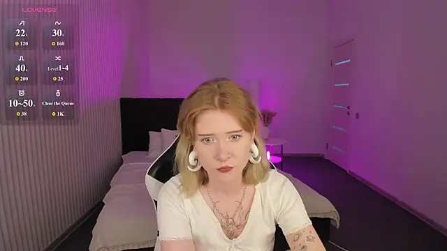 Snapshot of Elira_Vane chatting on July 23, 2026, 3:04 am Elira Vane online show from July 23, 2026, 3:04 am