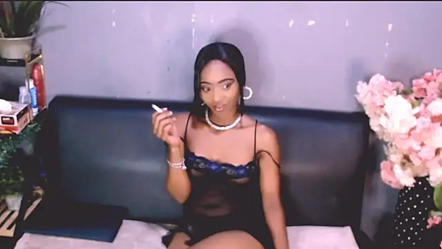 Snapshot of LolaSavageXO chatting on June 1, 2026, 6:53 pm LolaSavageXO online show from June 1, 2026, 6:53 pm