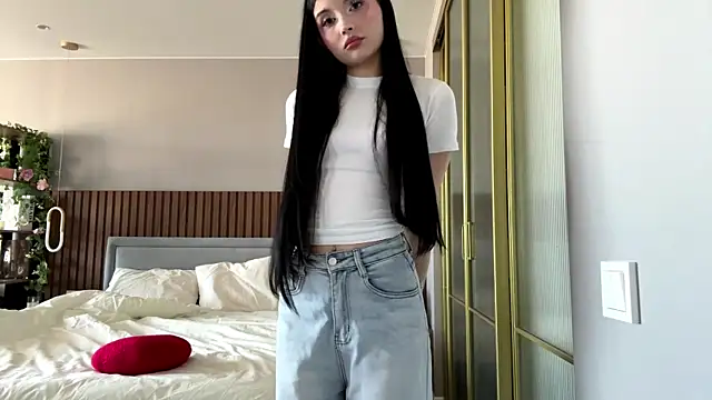 MerlynPoor online show from May 10, 2026, 5:56 am