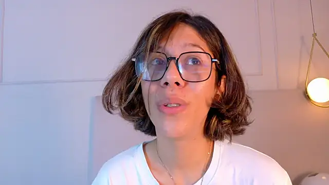 Snapshot of ZoeyPetit chatting on July 8, 2026, 1:04 pm ZoeyPetit online show from July 8, 2026, 1:04 pm