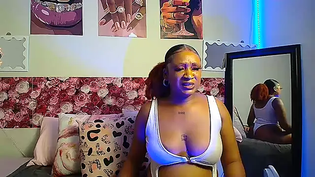 Snapshot of EnchantingLisa chatting on June 4, 2026, 4:57 pm EnchantingLisa online show from June 4, 2026, 4:57 pm