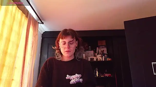 Snapshot of Rossiee_huntt chatting on August 6, 2026, 2:19 pm Rossiee huntt online show from August 6, 2026, 2:19 pm