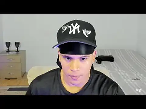 Snapshot of sant_wahlberg chatting on May 7, 2026, 10:15 pm sant wahlberg online show from May 7, 2026, 10:15 pm