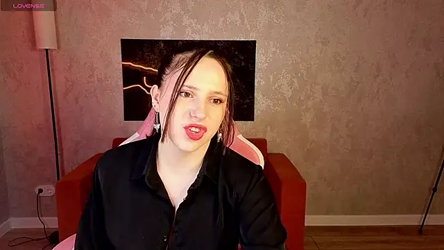 Julia Shyy online show from May 19, 2026, 1:11 am