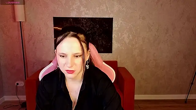 Julia Shyy online show from May 19, 2026, 1:56 am