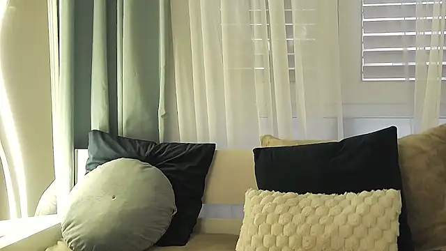 Snapshot of OrianaWade chatting on July 2, 2026, 4:40 am OrianaWade online show from July 2, 2026, 4:40 am