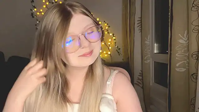Snapshot of YukiBlush chatting on July 16, 2026, 10:05 pm YukiBlush online show from July 16, 2026, 10:05 pm