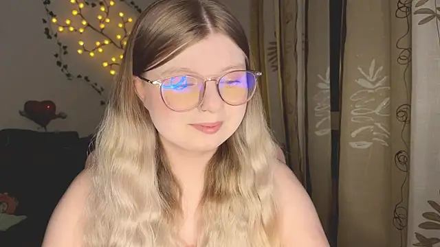 Snapshot of YukiBlush chatting on July 31, 2026, 8:30 pm YukiBlush online show from July 31, 2026, 8:30 pm