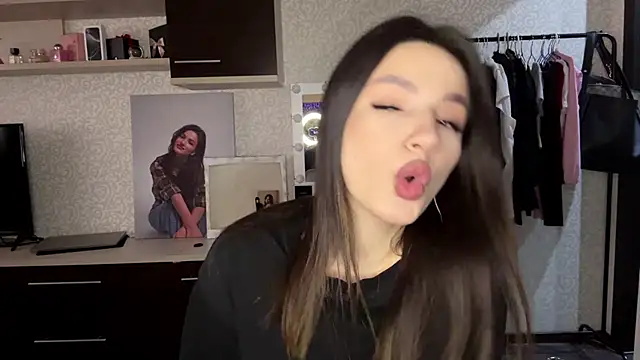 FlorSmalling online show from April 29, 2026, 7:56 am