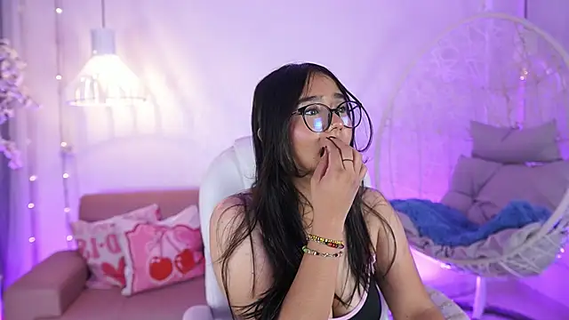 Snapshot of VioletJoness_ chatting on June 13, 2026, 11:41 am VioletJoness online show from June 13, 2026, 11:41 am