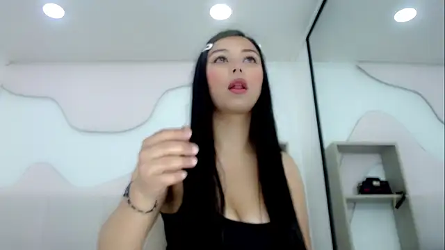 GiannaHott online show from May 2, 2026, 1:49 pm