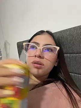 Snapshot of EmilyCxx chatting on June 21, 2026, 12:02 am EmilyCxx online show from June 21, 2026, 12:02 am