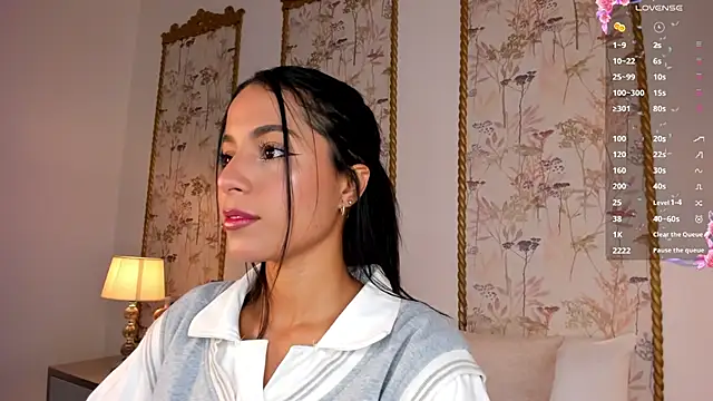 sara castro24  online show from May 14, 2026, 7:42 pm