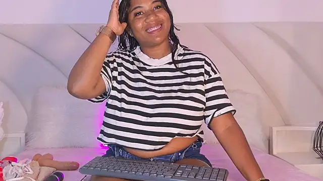LaylaRhodes online show from July 18, 2026, 2:32 pm