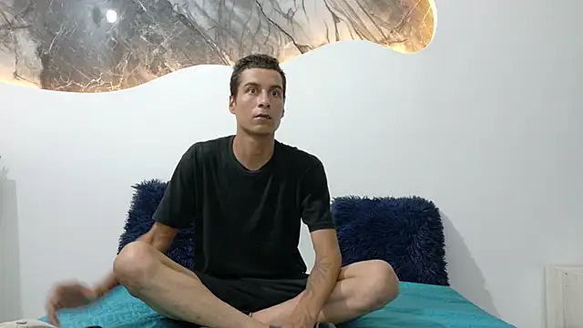 Snapshot of cameronsilverman chatting on June 11, 2026, 12:32 am cameronsilverman online show from June 11, 2026, 12:32 am