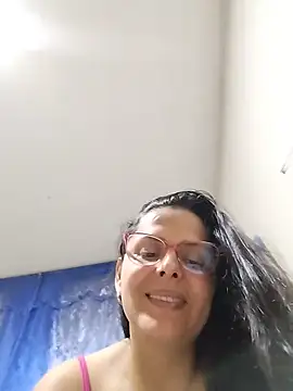 Snapshot of Bella_Morena27 chatting on May 4, 2026, 3:24 am Bella Morena27 online show from May 4, 2026, 3:24 am
