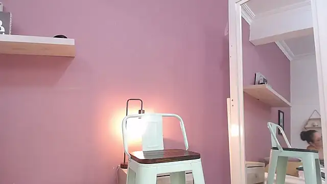 milaluxx online show from July 28, 2026, 4:39 pm