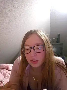 Freaky-Doll online show from June 5, 2026, 10:04 pm