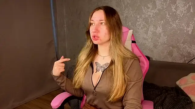 Lilyy Lark online show from May 19, 2026, 1:00 am